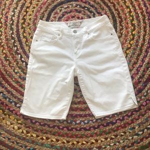 Levi’s shorts size 4